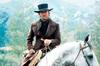  Clint Eastwood en una escena de "El jinete p&aacute;lido"